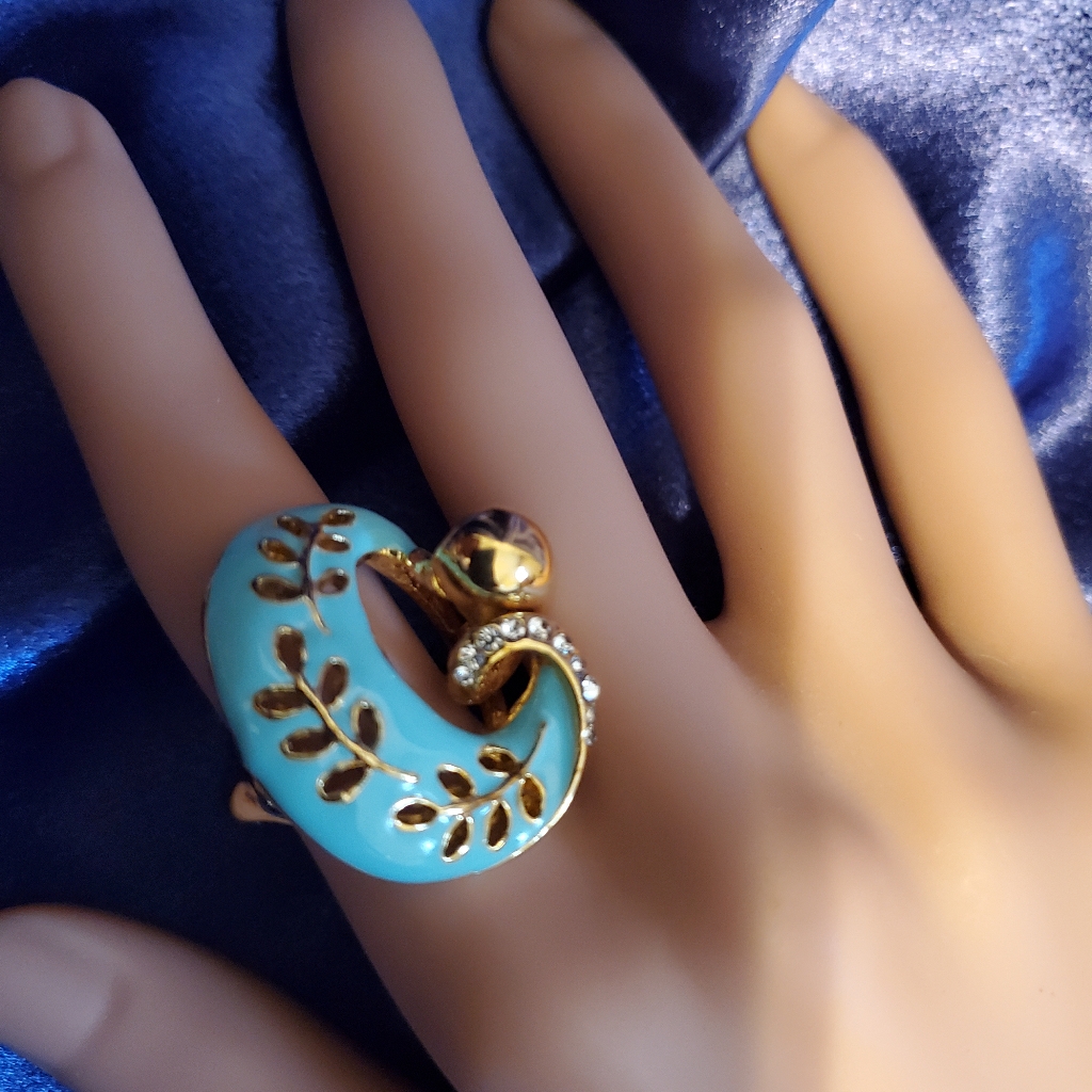Women's Statement Ring 8